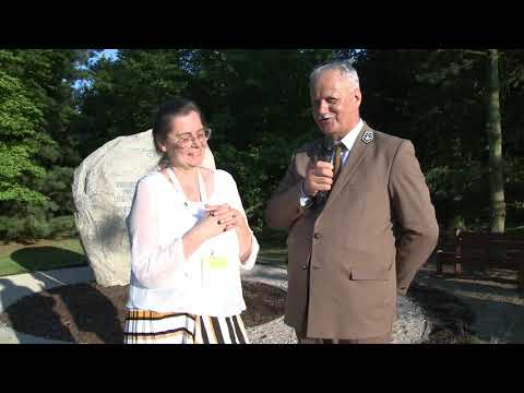 Odsłonięcie pamiątkowego kamienia z okazji jubileuszu 100-lecia Polskiego Towarzystwa Botanicznego